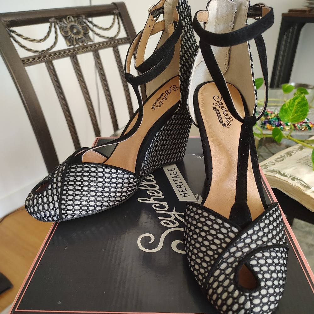 Seychelles Black and White Wedges